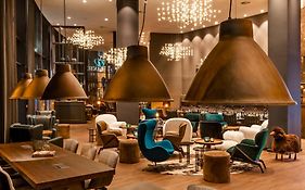 Motel One Glasgow 3*